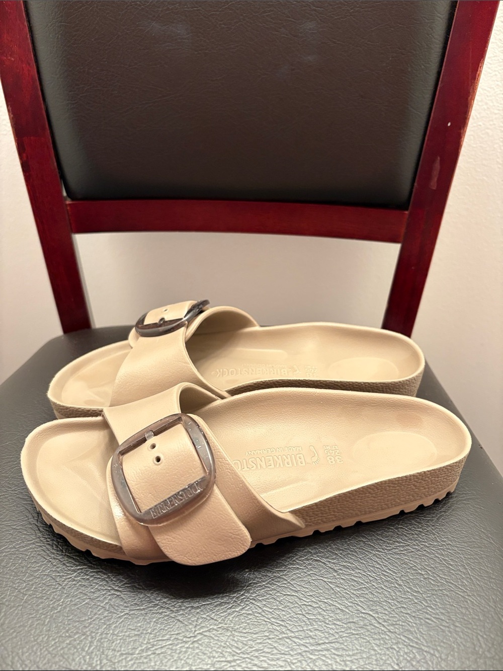 Birkenstock Arizona EVA Sandal in Light Beige Size 7